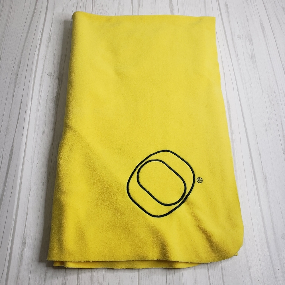 Yellow Oregon Ducks Football Fleece Throw Blanket